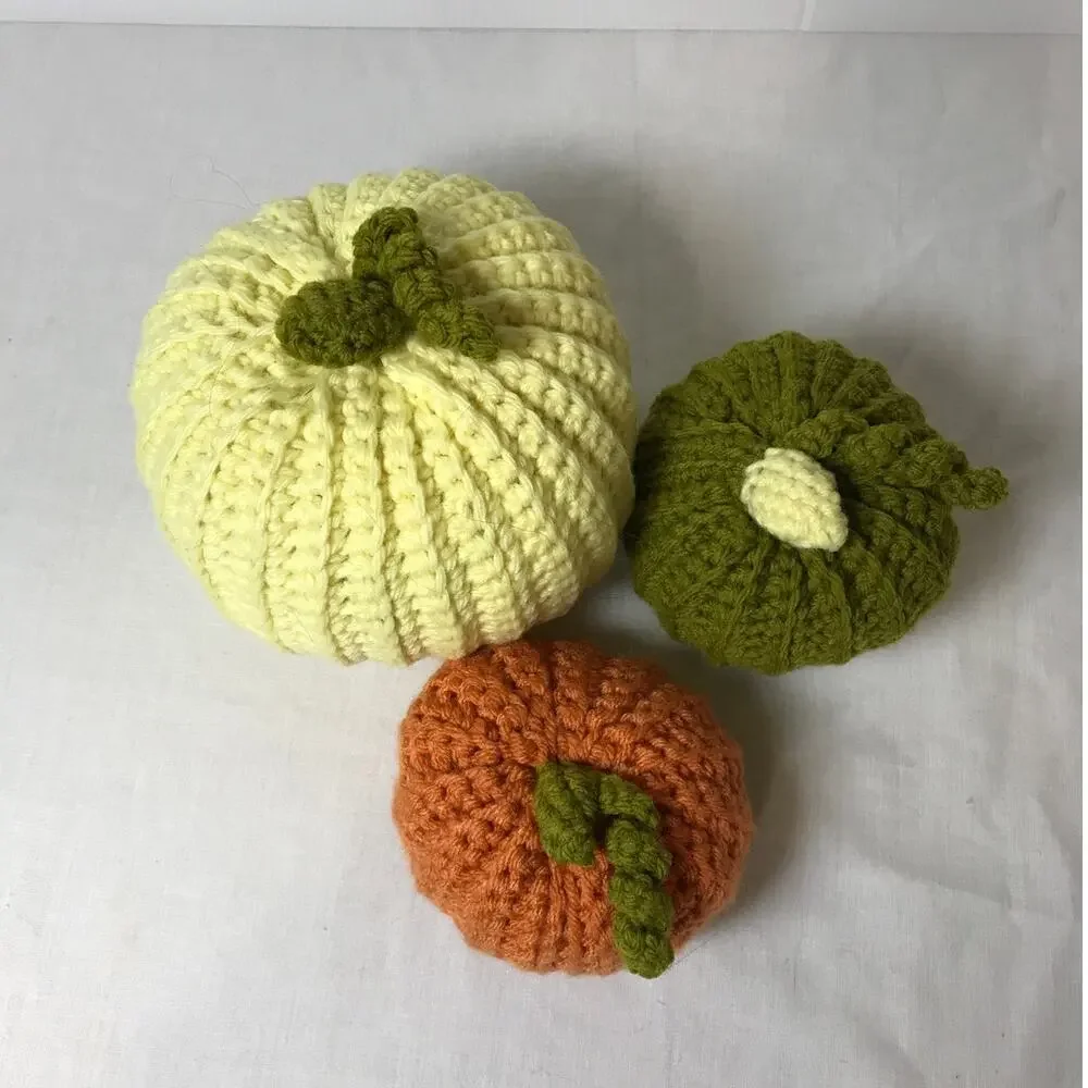 NWT Green Yellow Green Handmade Holiday Crocheted Pumpkin Set of 3